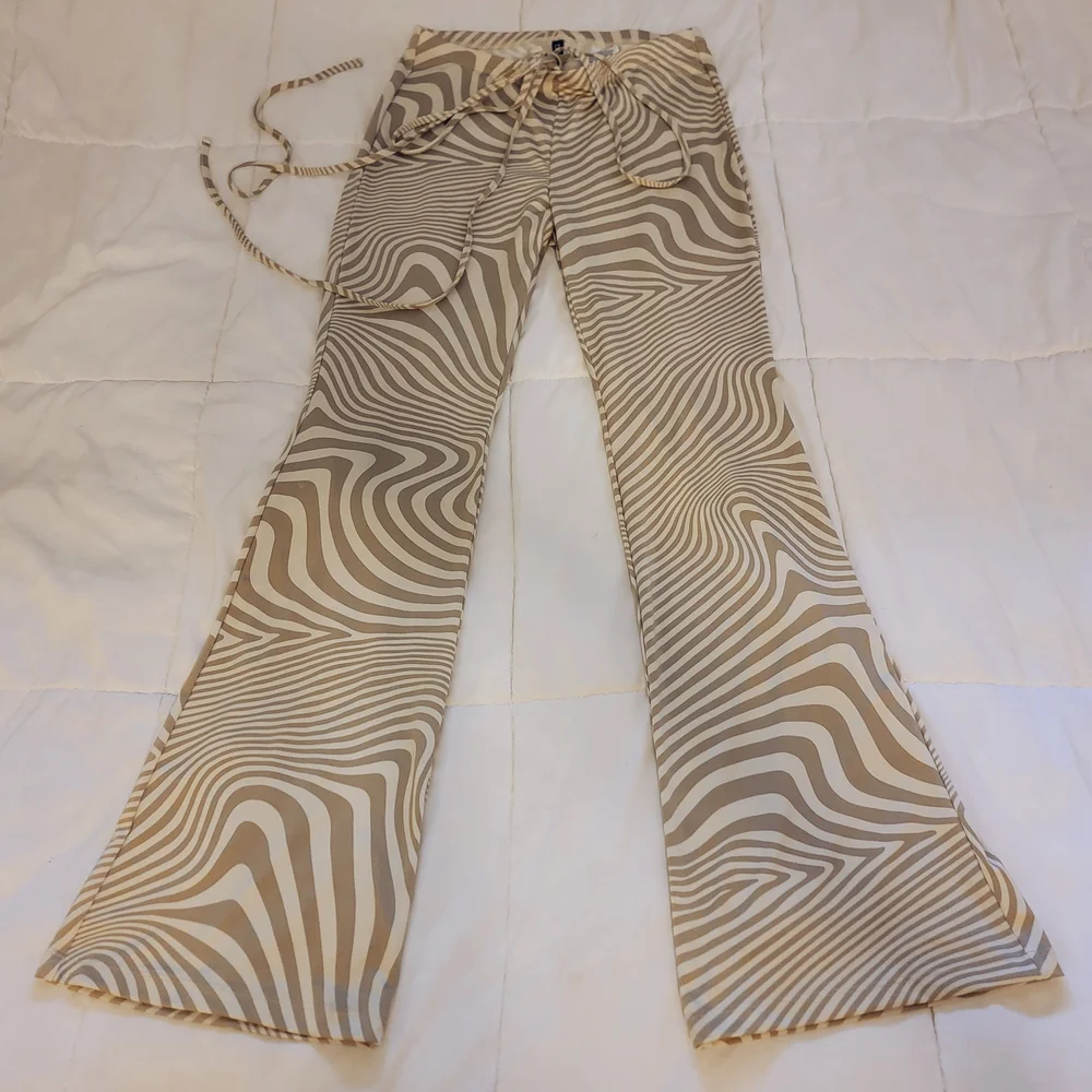 Divided Brown and White Patterned Leggings - Picture 1 of 6